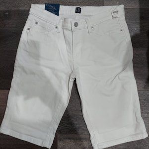 BNWT Gap White Denim 9 Inch Bermuda Short
